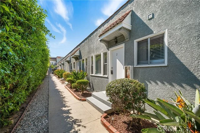 1306 E Hellman Street photo 2