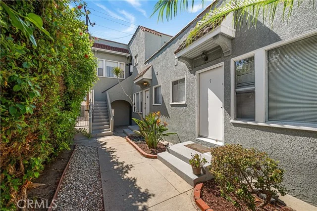 1306 E Hellman Street photo 3