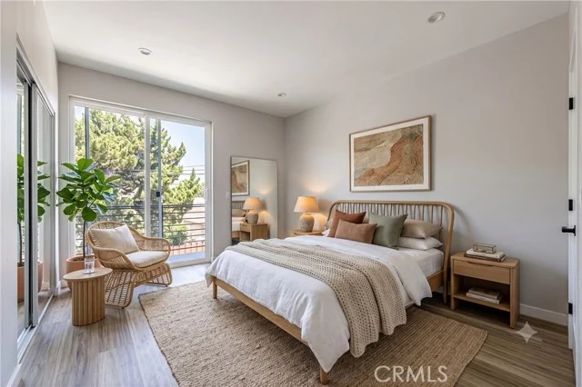 6700 Balboa photo 2