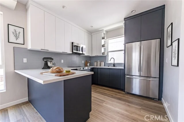 6700 Balboa photo 4