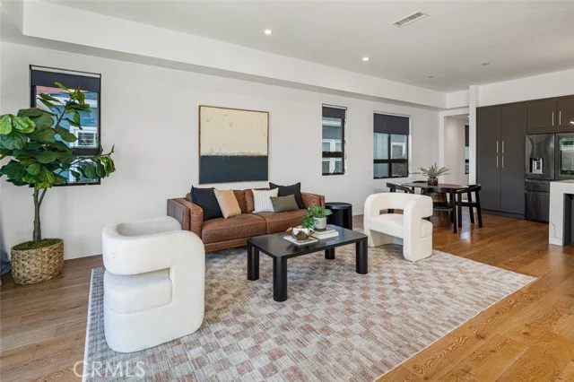 5776 Campo Walk photo 3