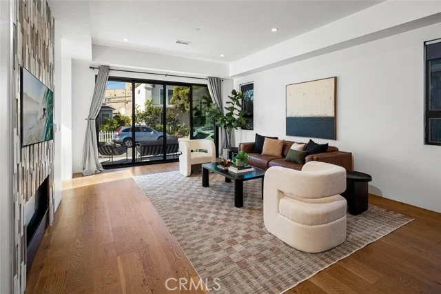 5776 Campo Walk photo 4