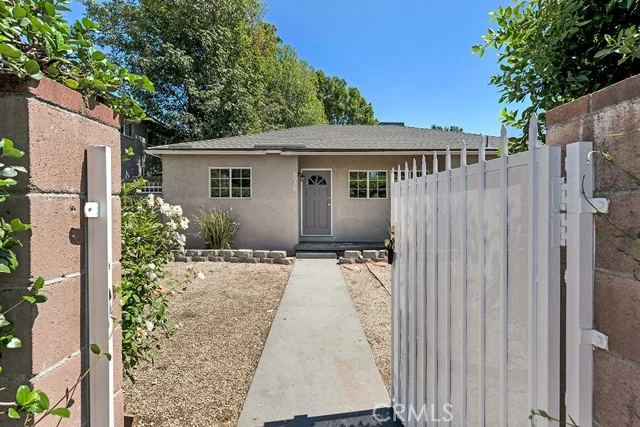 6056 Woodman Avenue photo 3
