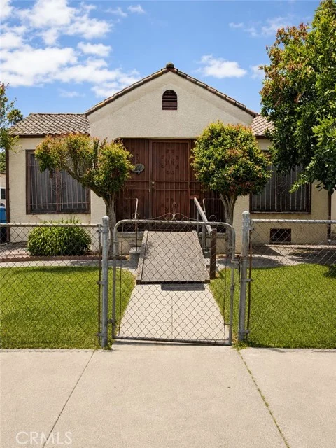 3045 Field Avenue, Los Angeles