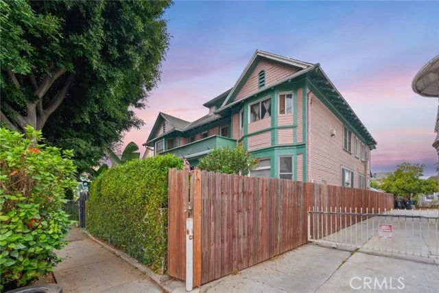 1415 S Union Avenue photo 3