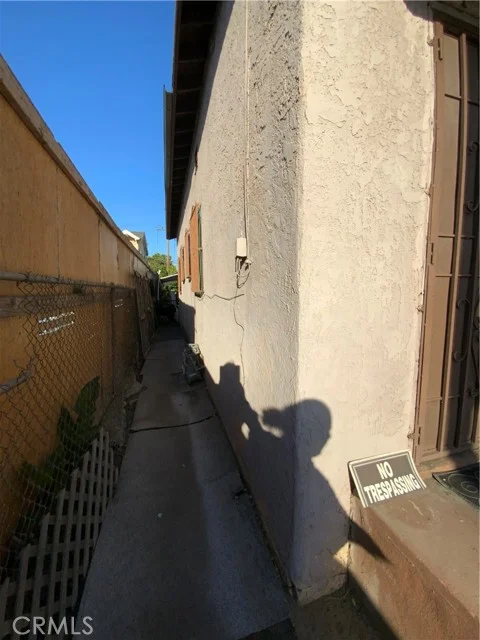 1150 S Augusta Avenue photo 3