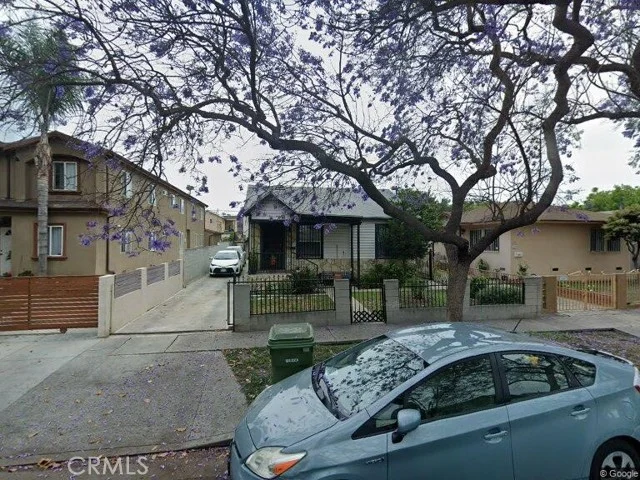 911 E 77th, Los Angeles