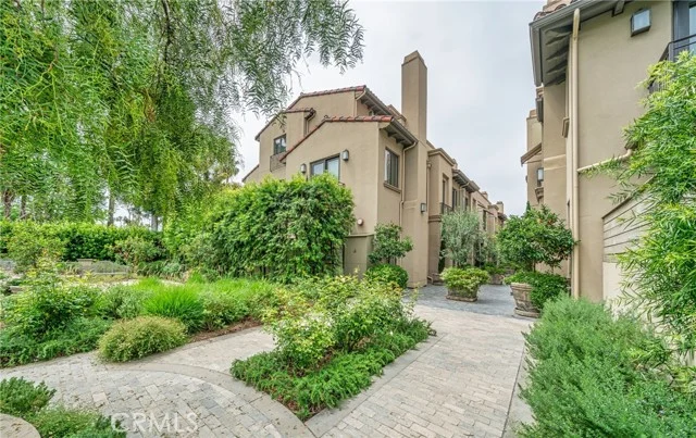 823 S Bundy Drive #110, Los Angeles
