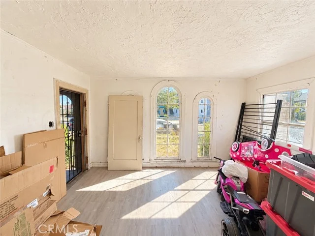 1457 W 37th Dr photo 2