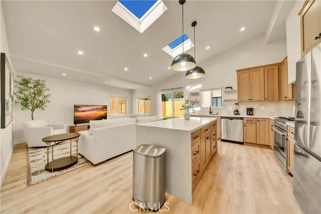 15331 Lemay Street photo 4