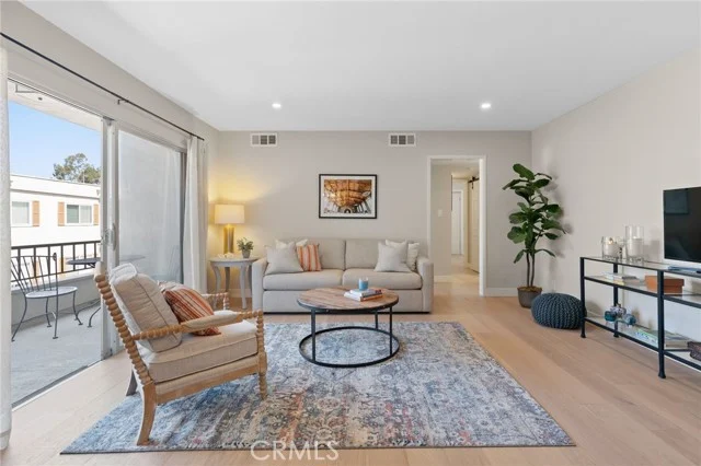 10707 Camarillo Street #314 photo 2