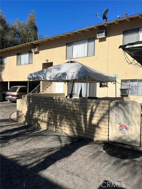 15816 Sherman Way photo 2