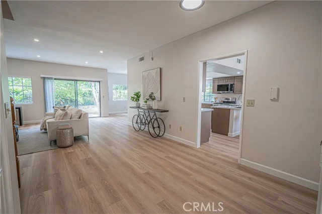 6527 Beachview Drive photo 2