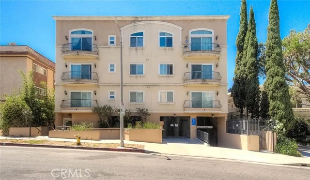 971 S St Andrews Place #101 photo 2