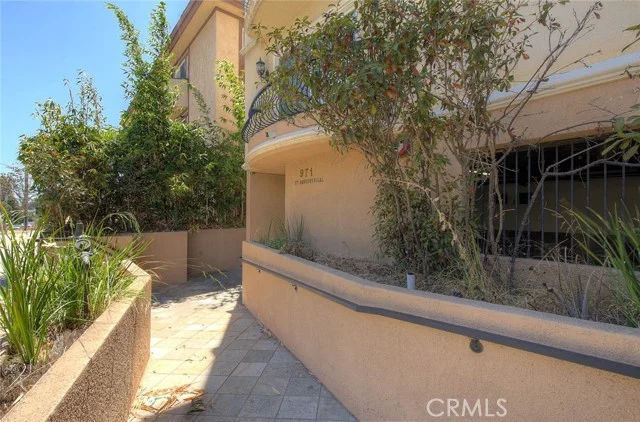 971 S St Andrews Place #101 photo 4