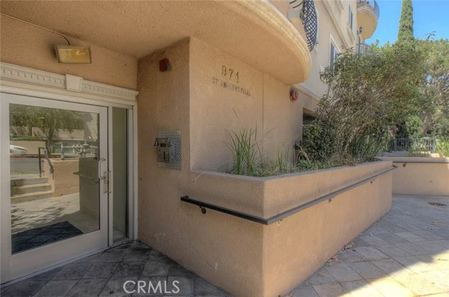 971 S St Andrews Place #101 photo 5