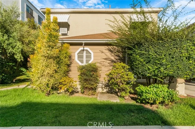 110 S Kings Rd photo 2