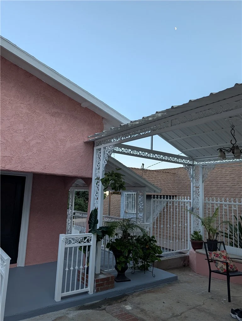 1074 N Bonnie Beach Place photo 3
