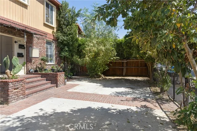915 E 23rd Street photo 3