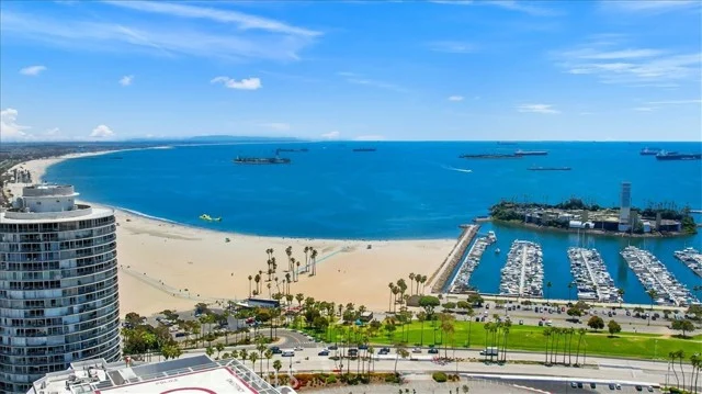 488 E Ocean #708 photo 1
