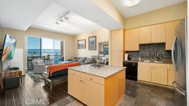 488 E Ocean #708 photo 2