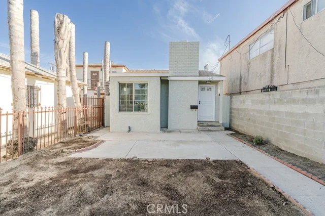 240 E South photo 3