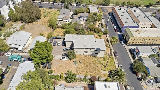1217 W W Court photo 3