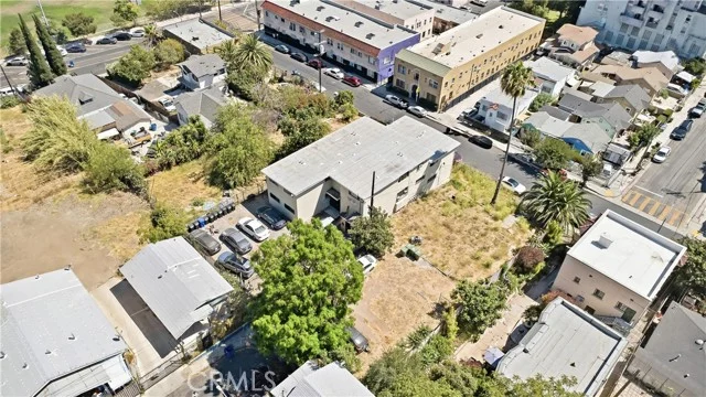 1217 W W Court photo 4
