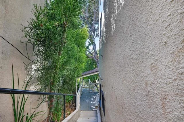 1535 Parmer Ave photo 3