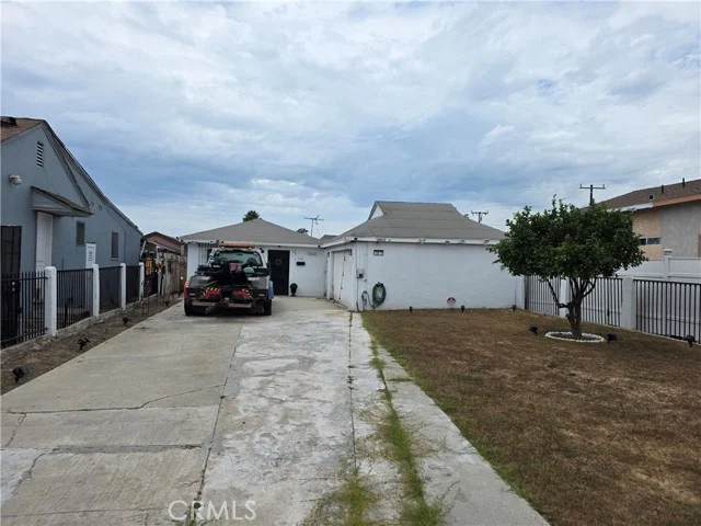 10613 S Felton Avenue photo 2
