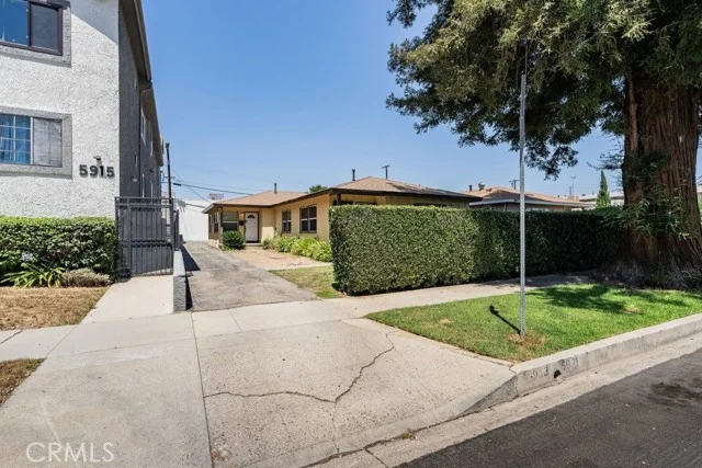 5919 Cedros photo 2