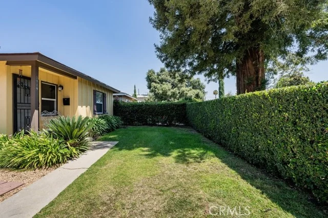 5919 Cedros photo 3
