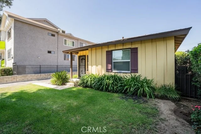 5919 Cedros photo 4