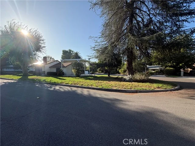 23141 Gonzales photo 4