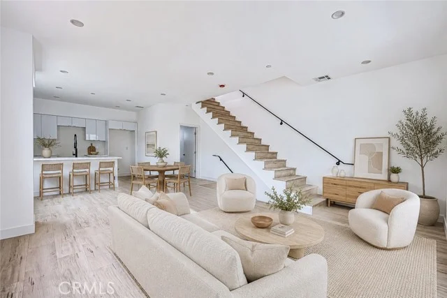 6461 Woodley photo 4