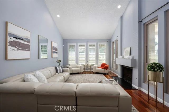 635 Edith Way photo 2