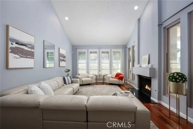 635 Edith Way photo 3