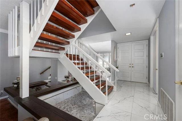 635 Edith Way photo 5