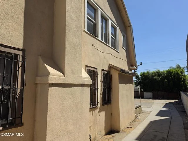 650 N Normandie Avenue photo 4