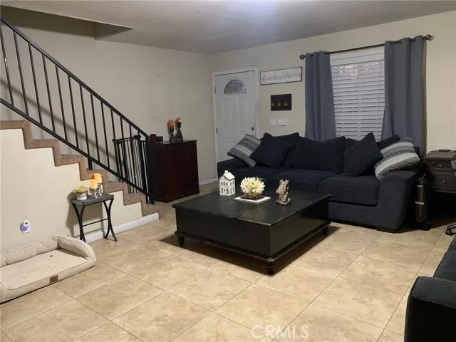 10316 S San Pedro Street photo 5