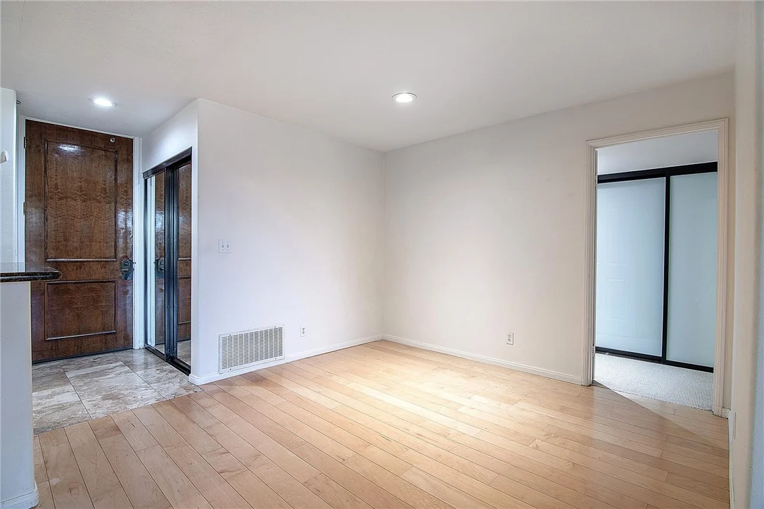121 S Hope Street #333 photo 3