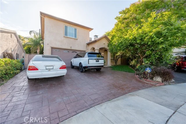 6973 Varna Avenue photo 2