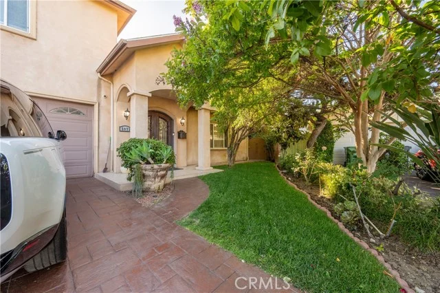 6973 Varna Avenue photo 3