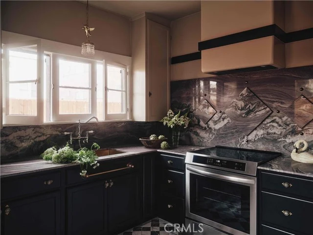 7148 Marshfield, Los Angeles