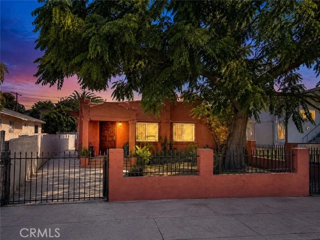 7833 Crocker, Los Angeles