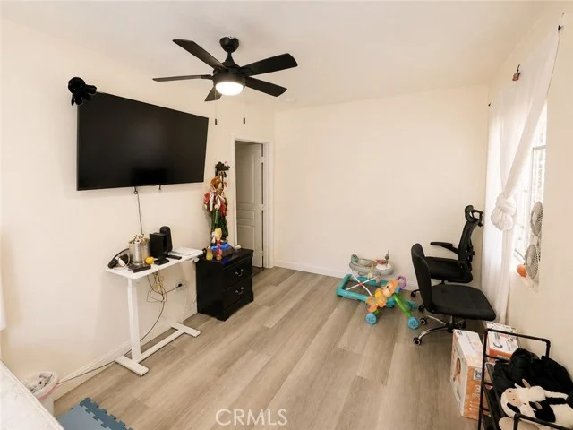 7833 Crocker photo 2