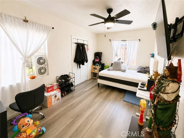 7833 Crocker photo 3
