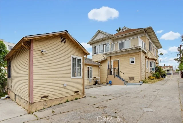 1107 S Mariposa Avenue photo 4