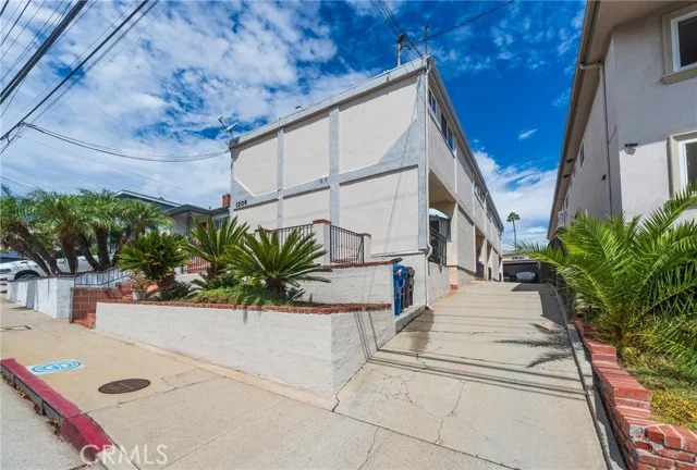 1206 W 25th Street photo 3