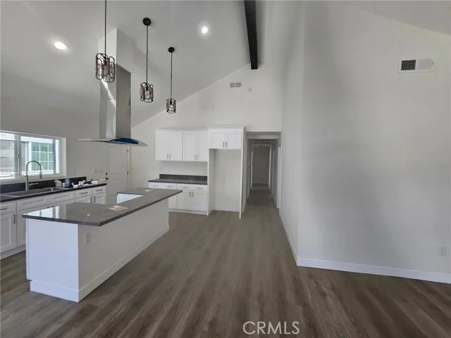 845 W 56th Street photo 4